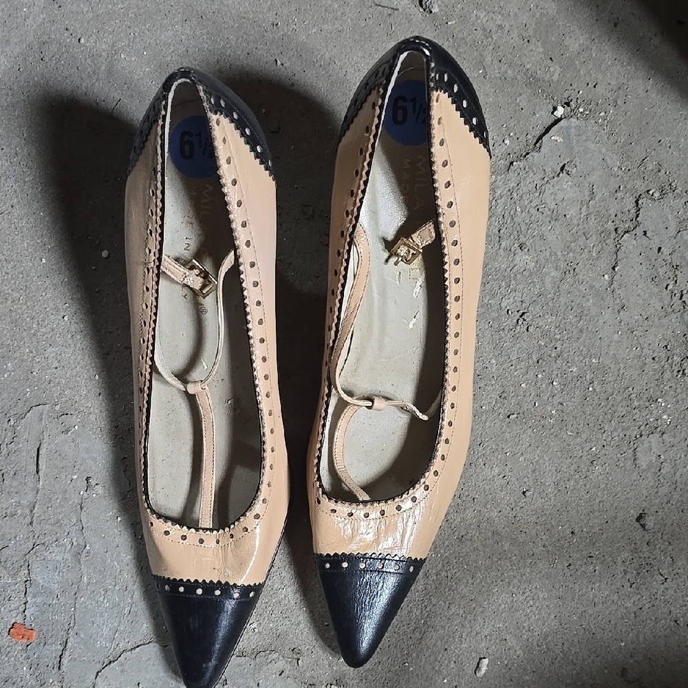 Mila Paoli Cream and Black Pointed Toe Loafers